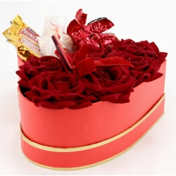 Bukiet SERCE na WALENTYNKI z 6x różami welur i słodyczami PREMIUM 3